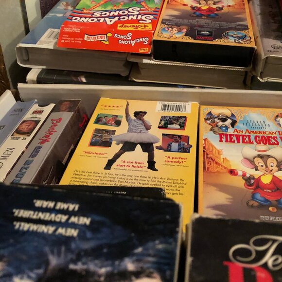 Random pick 10 VHS tape lot sale 25$ - Picture 3 of 3